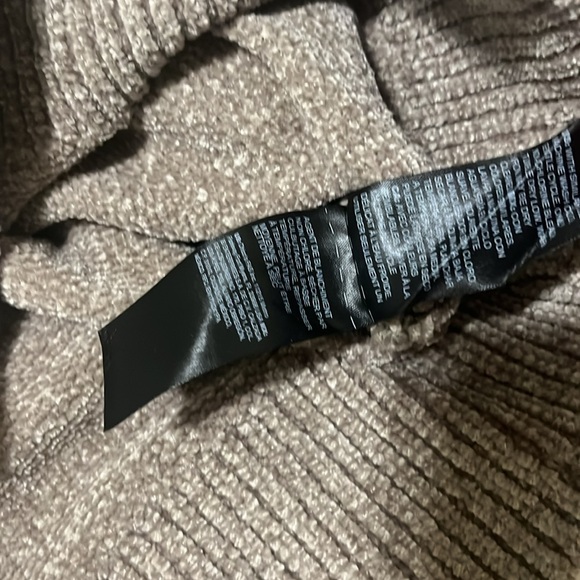 White House Black Market Women Cowl Neck L New - Picture 4 of 4